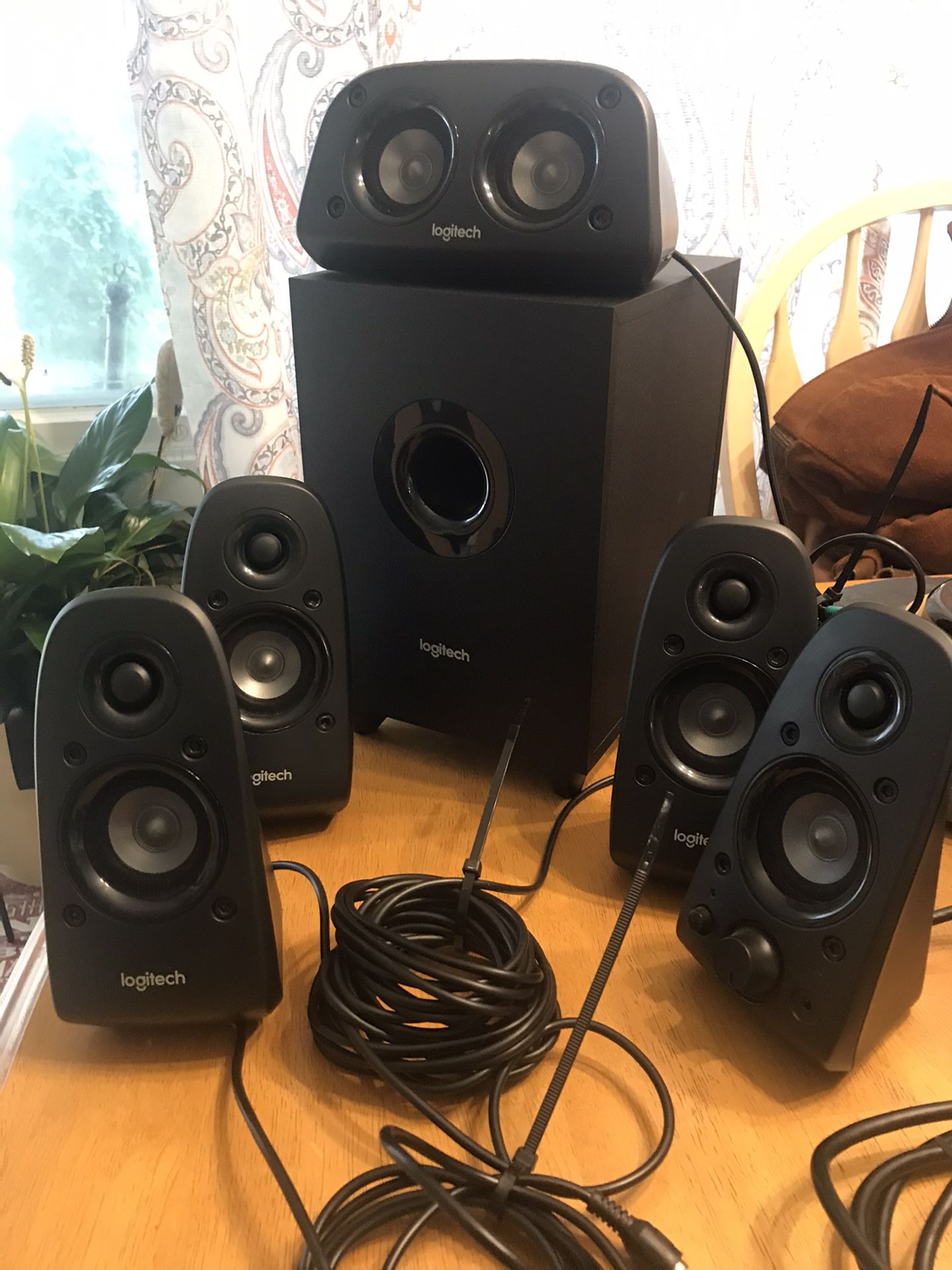 Logitech Z506 5.1 Speaker Surround Sound System
