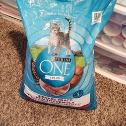 Purina One Plus Urinary Tract Healthy Forumla 