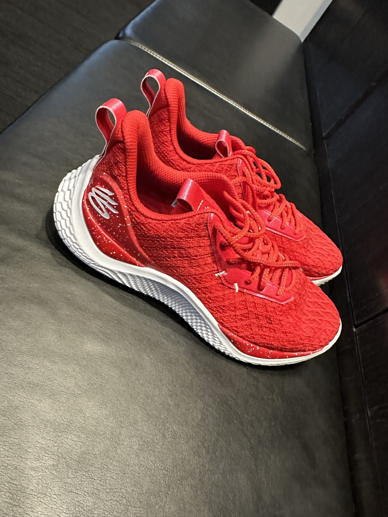 Under Armour Curry Flow 10 “Red” Size 13. Never Worn.