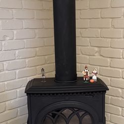 Jotul Wood Stove with Chimney Pipe-USED