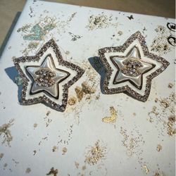 Women earrings star shaped shiny new