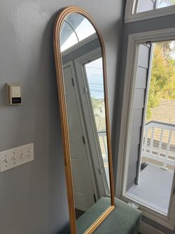 Arched Full-Length Mirror (Wood Frame) – Modern / Minimal