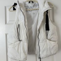 White Lightweight Puffer Vest – Calvin Klein Performance, Size L -like M