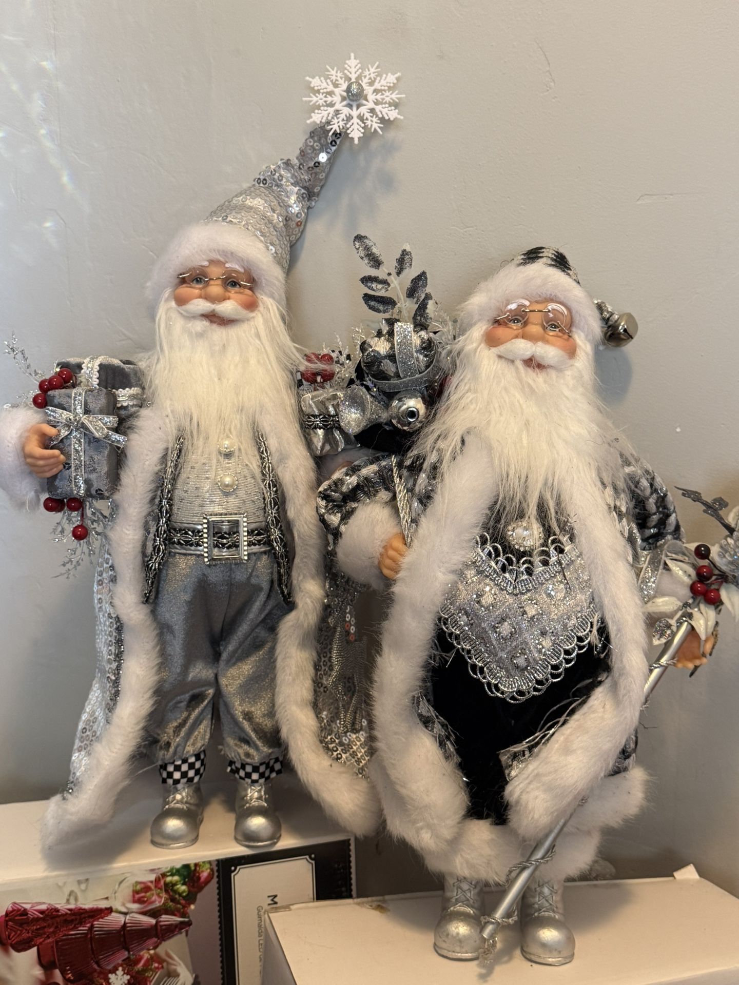 2 Beautiful Santa’s 