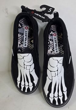 Airwalk Black Skeleton Canvas Slip On Shoes Boys Size 5