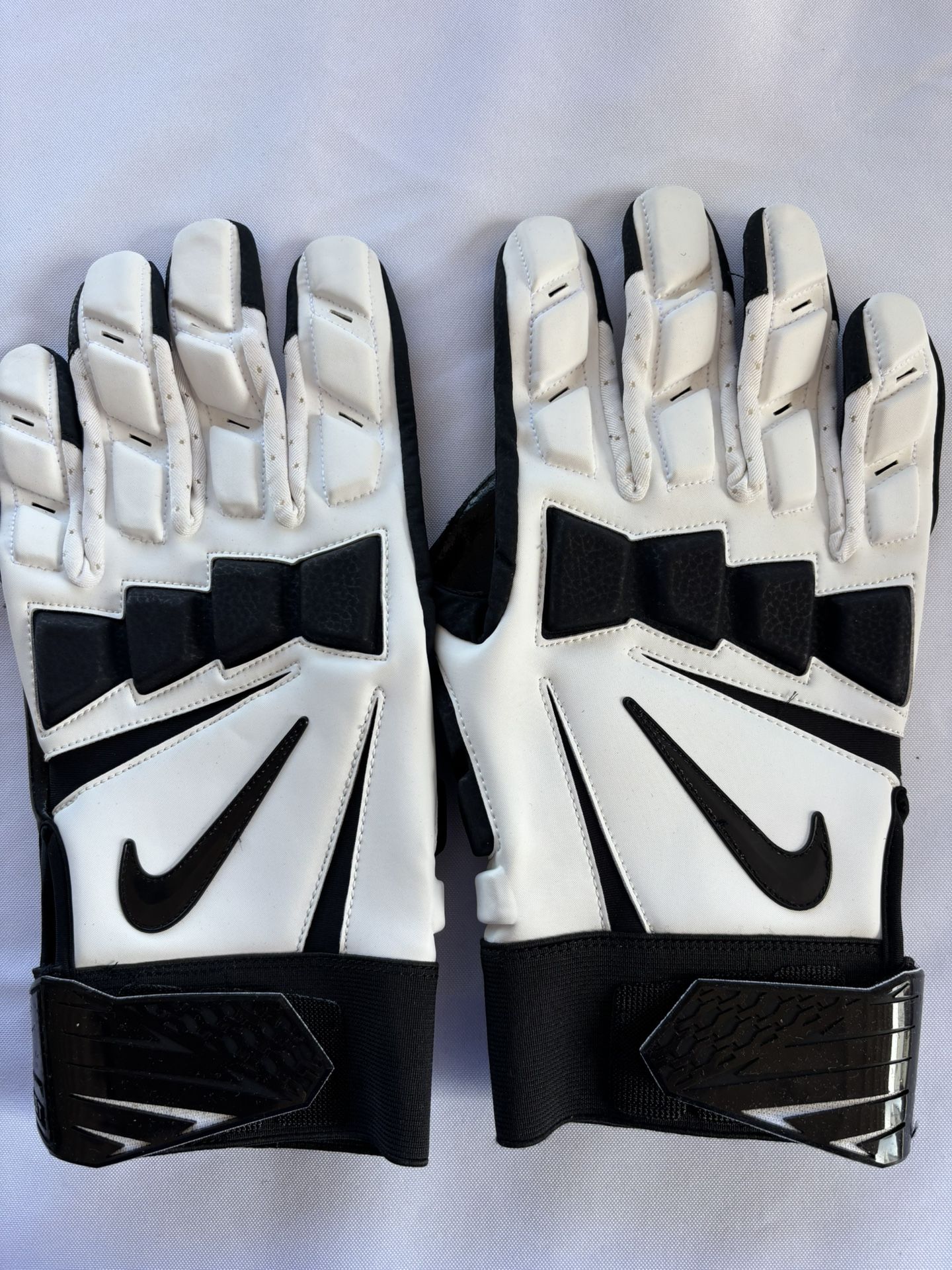 Nike Lineman’s Gloves