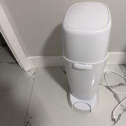 Diaper Pail With Refill Of 3 