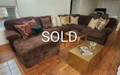 Ashley Furniture Large Sectional – Like New!