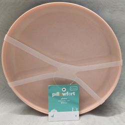 Pillow Fort Plates 6 Count BPA Free New With Tags