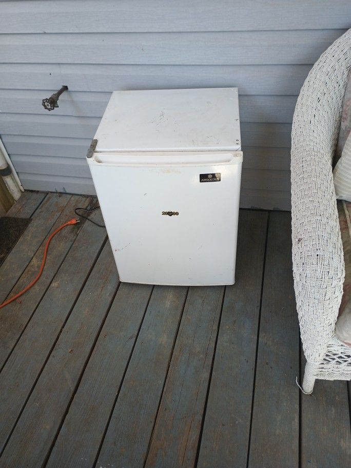 Mini Fridge With Ice Cube Freezer