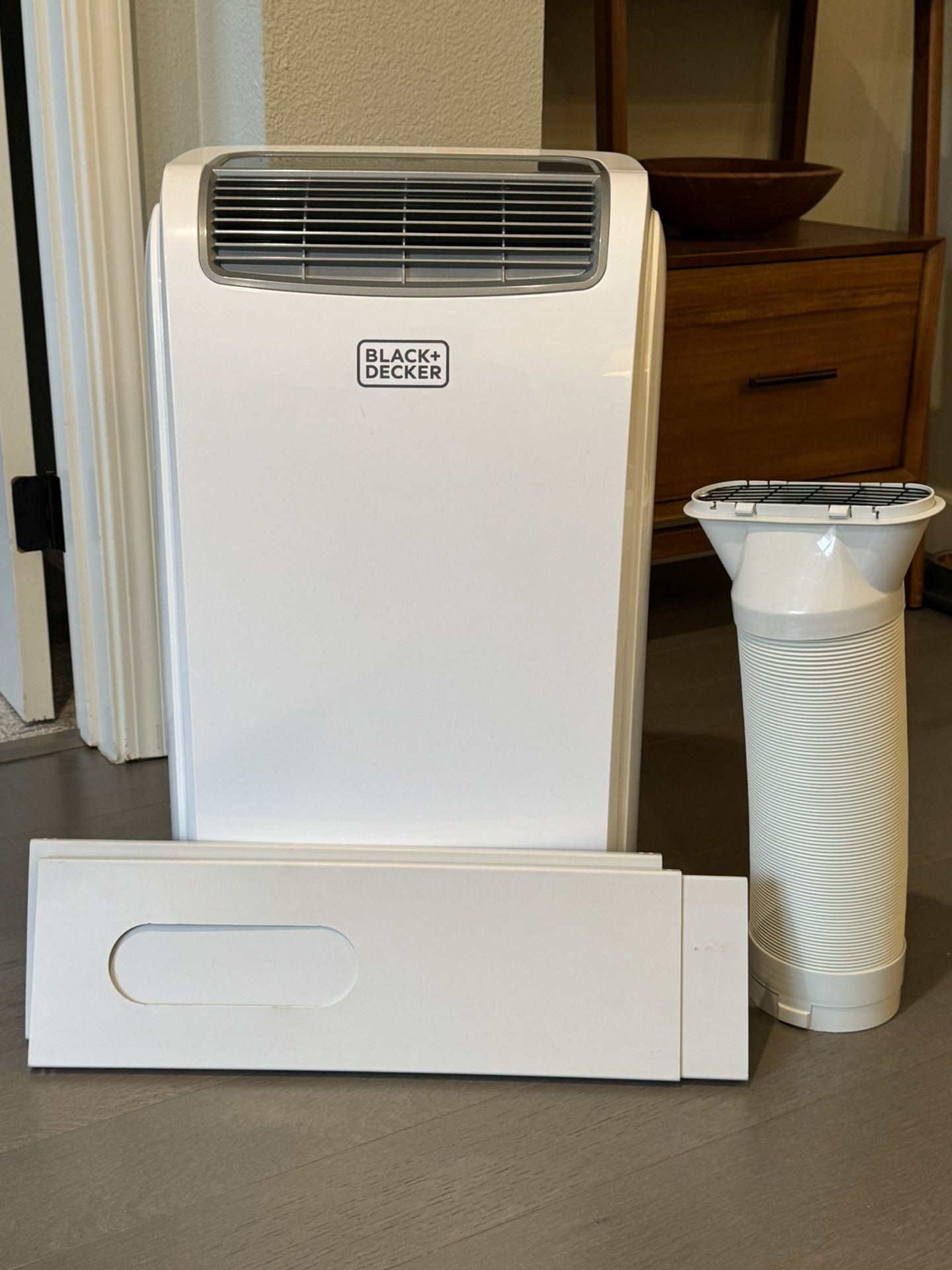 A/C Unit BLACK+DECKER 10,000 BTU Portable Air Conditioner for Rooms up to 450 Sq. with Re