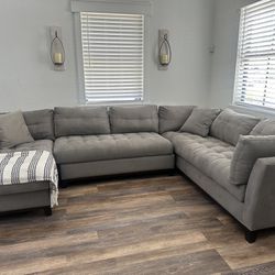 Rooms To Go - Grey Sectional