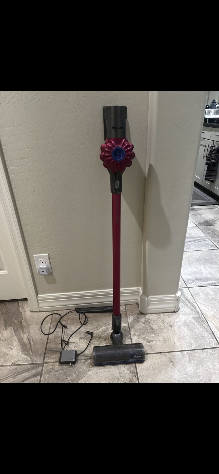 Dyson V6 Motor Head 22.6 Volt Cordless Stick Vacuum (convertible to handheld )