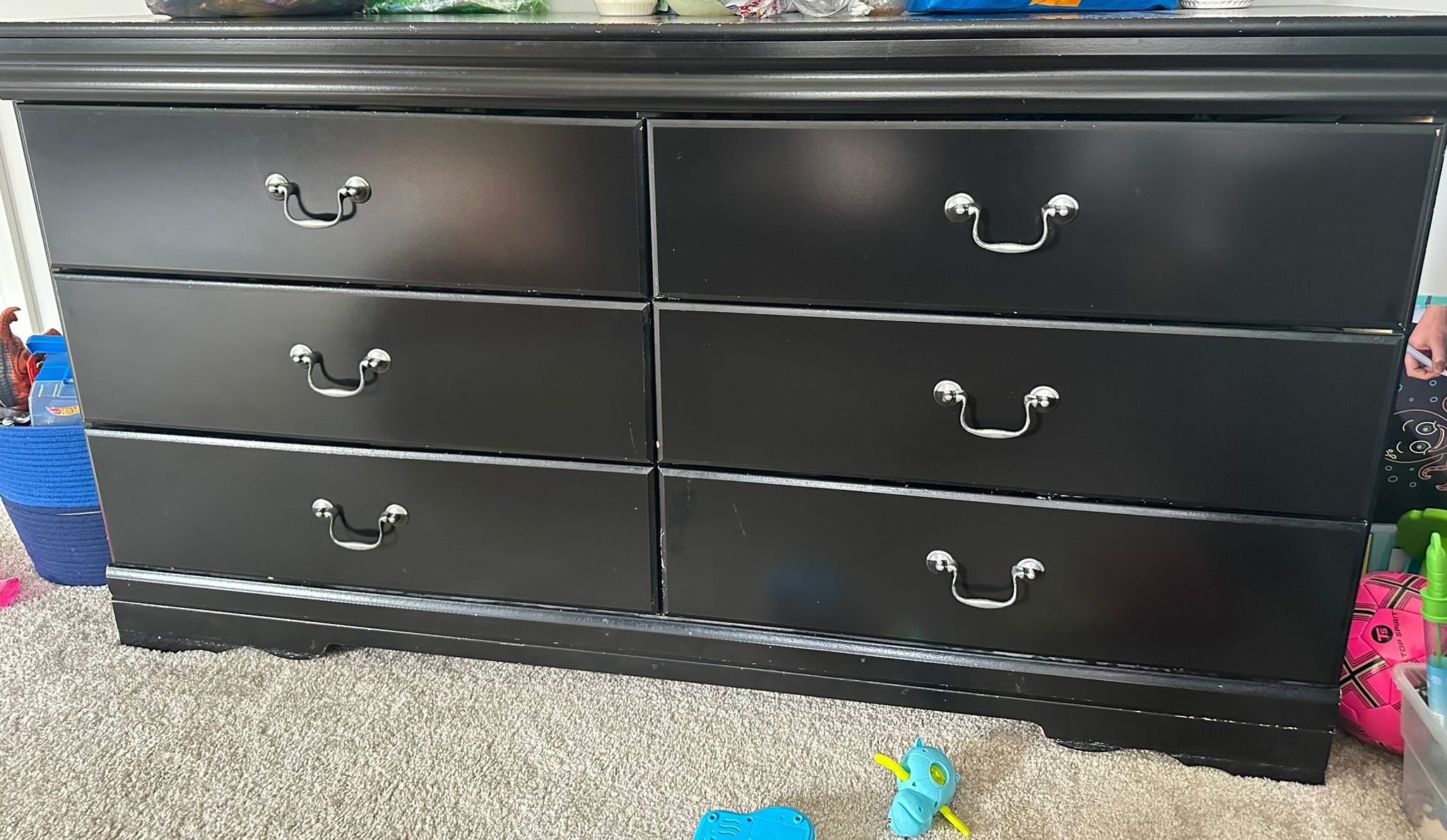 Dresser With Mirror