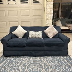 Free Delivery 🚚 Blue Couch/ Sillón Azul