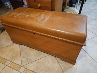 Vintage LANE Ceder Chest (Veneer Damaged)