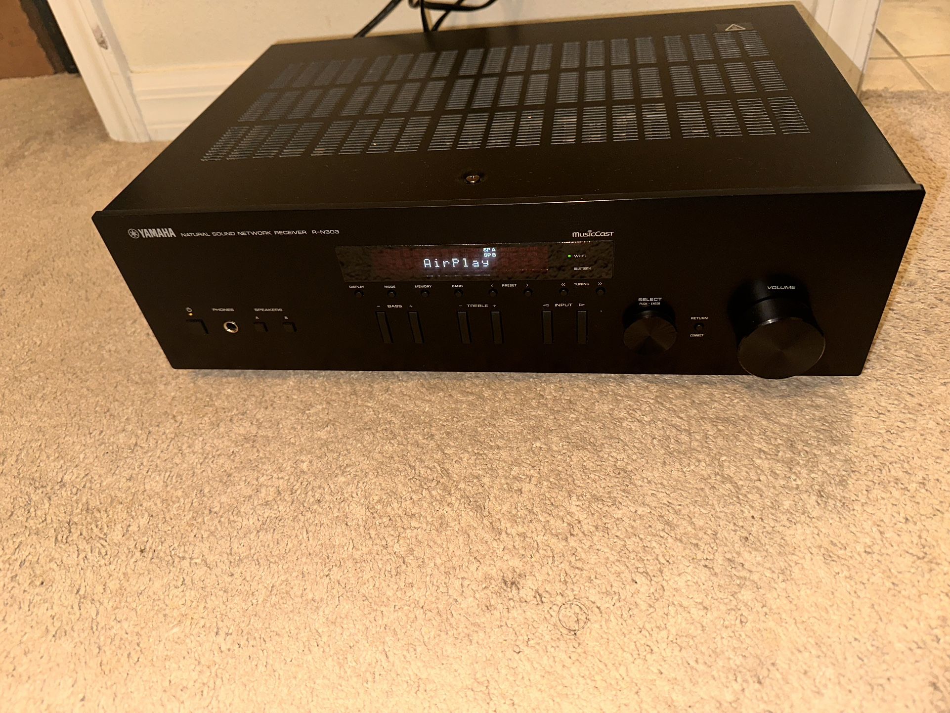 Yamaha R-N303 Network Stereo receiver with Wi-Fi and Bluetooth Airplay