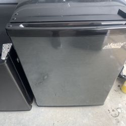 Mini Fridge 