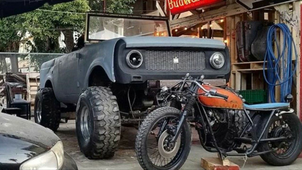 (Project) 1961 International Harvester Scout 80 extended custom frame V8 Chevy small block 350 Dana 44 heavy duty shackles