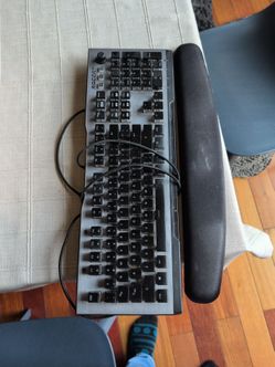 Roccat Vulcan 100 aimo gaming keyboard