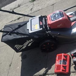 Podadora  Milwokee. 2 Baterías De 5.0 H.  Y Cargador Doble
