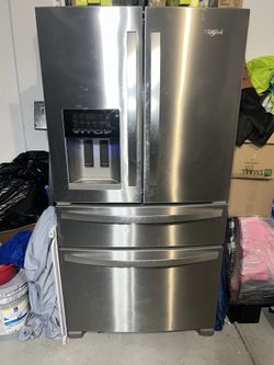 Whirlpool Stainless Steel Refrigerator With Ice/water and More!!!