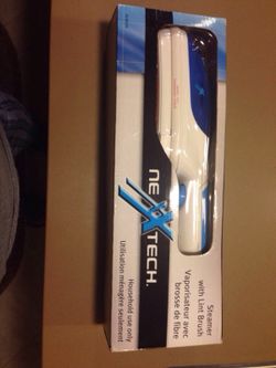 Nexxtech steamer with lint brush