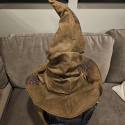 Universal Studios Wizarding World Harry Potter Animated Sorting Hat with Box