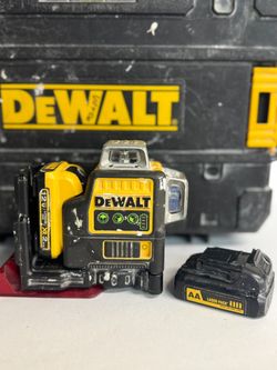 DEWALT DW089LG 12V MAX 3X360 GREEN LINE LASER LEVEL USED