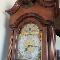 Large Howard Miller Gandfather Clock 1983 model610-238

