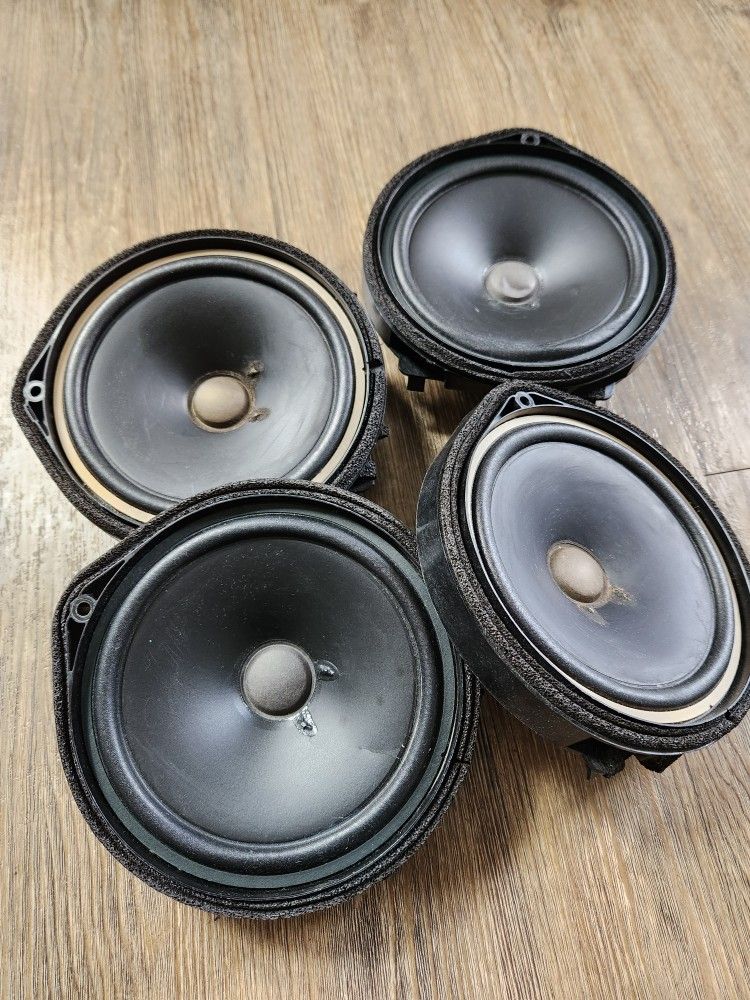 OEM Honda Accord Speakers (Set of 4) 2008-2012 Models, One Clip Broken