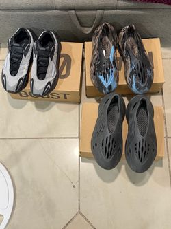 Yeezy Foam runnrs and Yeezy 700’s ( description )