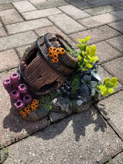 Aquarium Ornament Barrel With Coral and Plastic Plants Bubber "6in New
