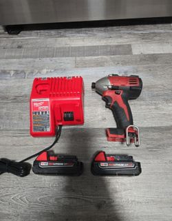 MILWAUKEE M18 IMPACT DRIVER WITH 2 BATTERYS AND CHARGER CAT# 2650-20