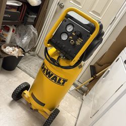 DEWALT 15 Gal. Portable Electric Air Compressor