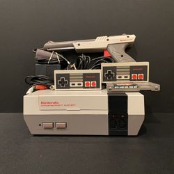 Original NES Console Bundle Cables Controllers Zapper Games Mario Duck Hunt Work