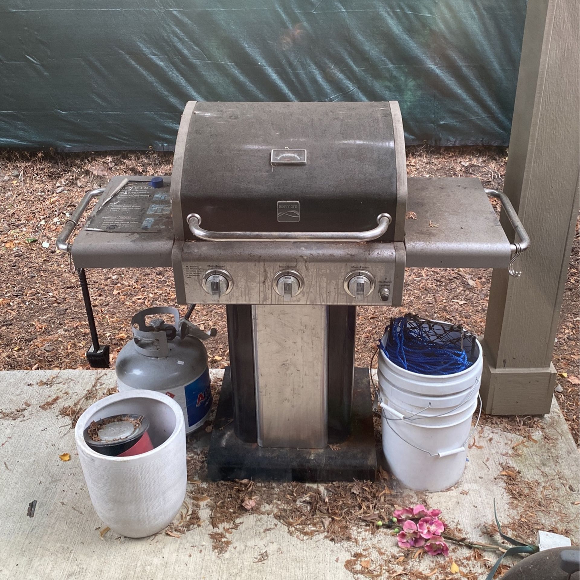 Kenmore BBQ Grill (Propane Tank Included)