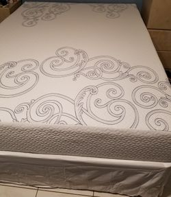 Reduce price! Serta Walnut Creek queen mattress