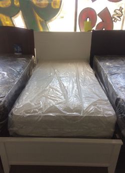 Twin bed with mattress set
