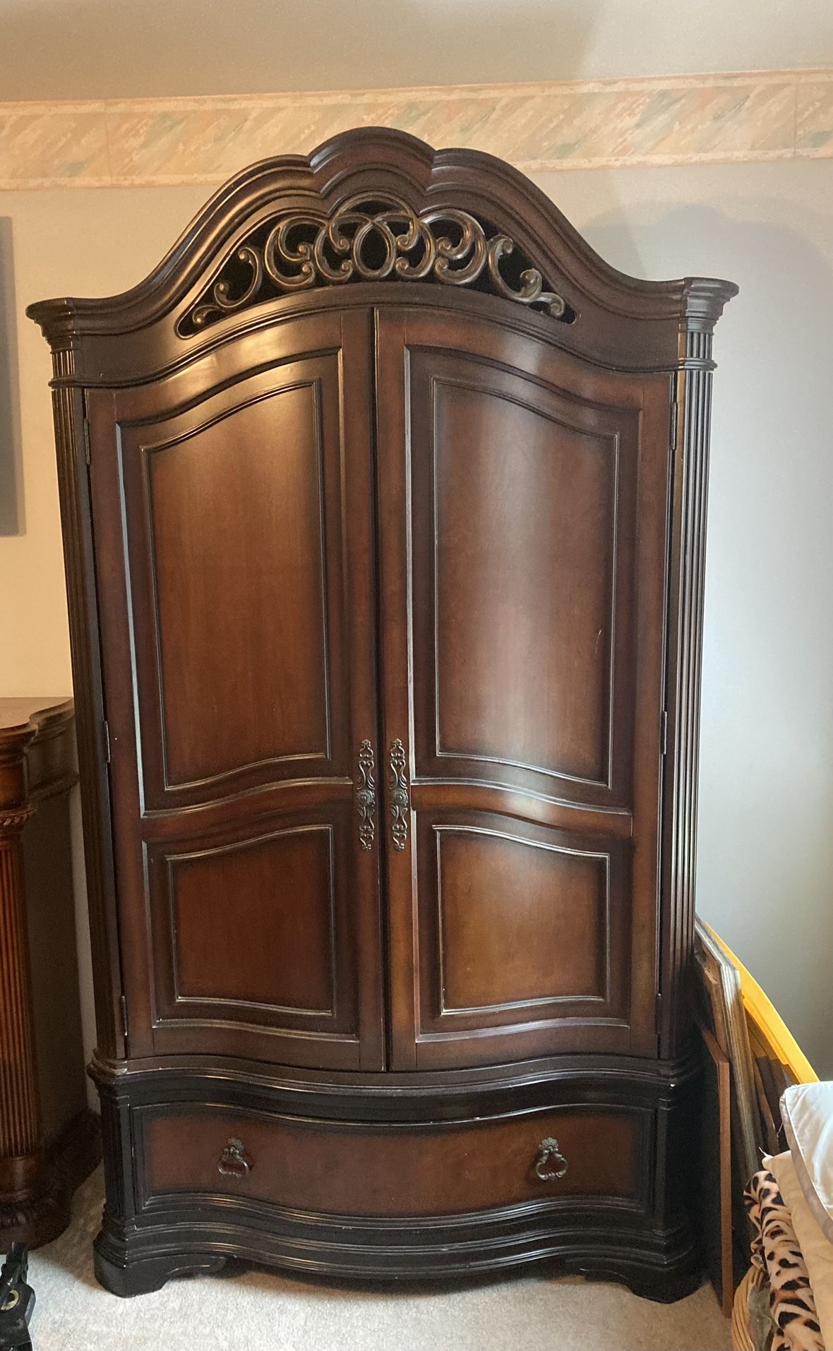 Raymour & Flanigan 8 Pc Bedroom Set