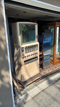 Also meant 1950s Stoner Candy machine and also