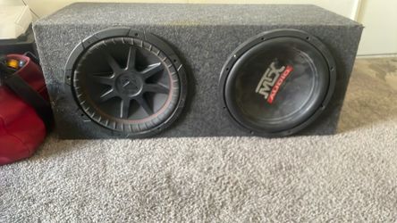 Two 12s double den touchscreen an 1100 watt amp JBL