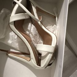Steve Madden White strappy Heels