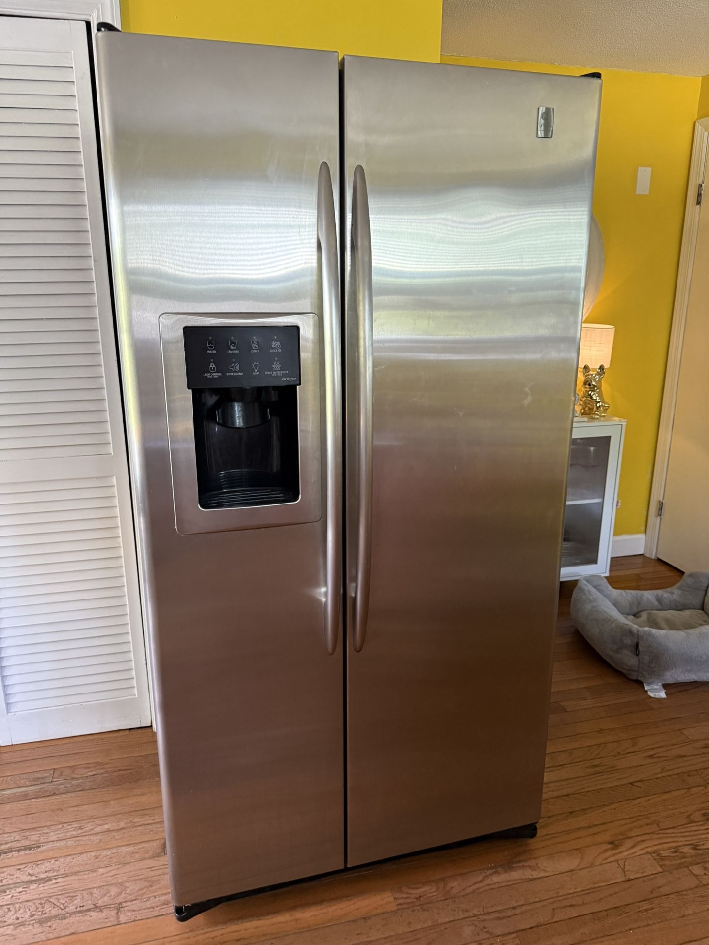 GE Refrigerator 36” Ice Maker and Water Dispenser