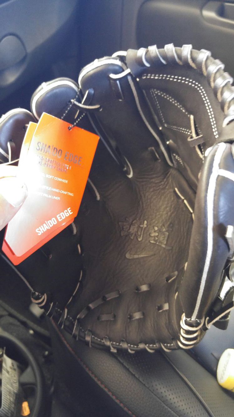 Nike Shado Edge inch baseball glove brand with tags for Sale in Santa Cruz, CA - OfferUp