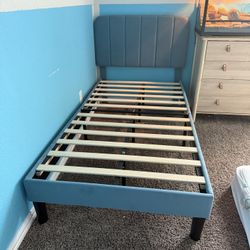 Upholstered twin bed frame 
