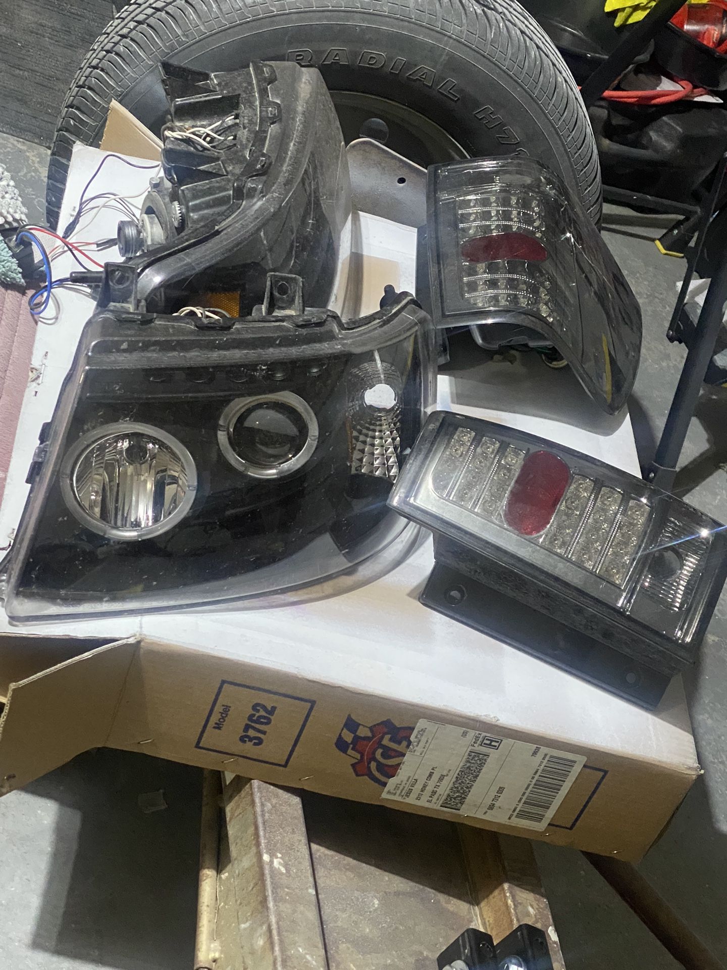 03 ford expedition aftermarket headlights and tailights for Sale in El