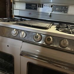 Vintage O’Keefe & Merritt Stove