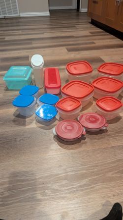 Assorted Plastic Food Containers With Lids
