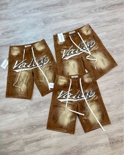 📌Valley shorts in brown available size 32/34📌